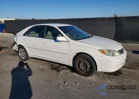 2004 Toyota Camry Le z USA, uszkodzony, nr VIN 4T1BE32K02U024705